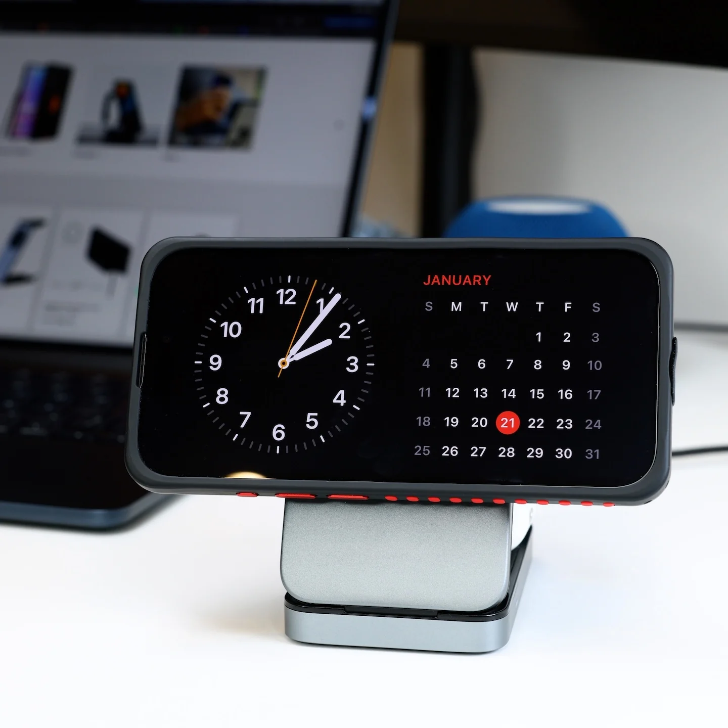 MagBak 3-in-1 Qi2.2 Wireless Compact Travel Charger - Image 6